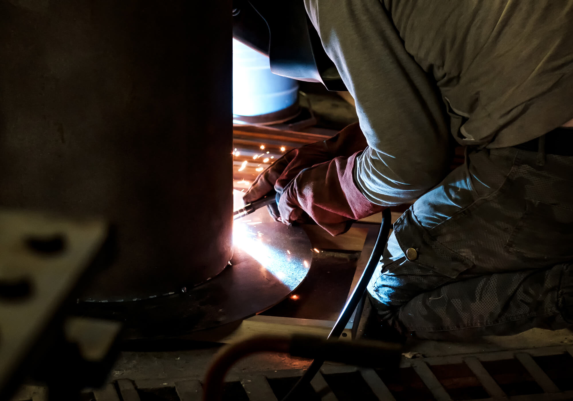 man-in-protective-gloves-cutting-metal-using-angle-BHWNSAT.jpg
